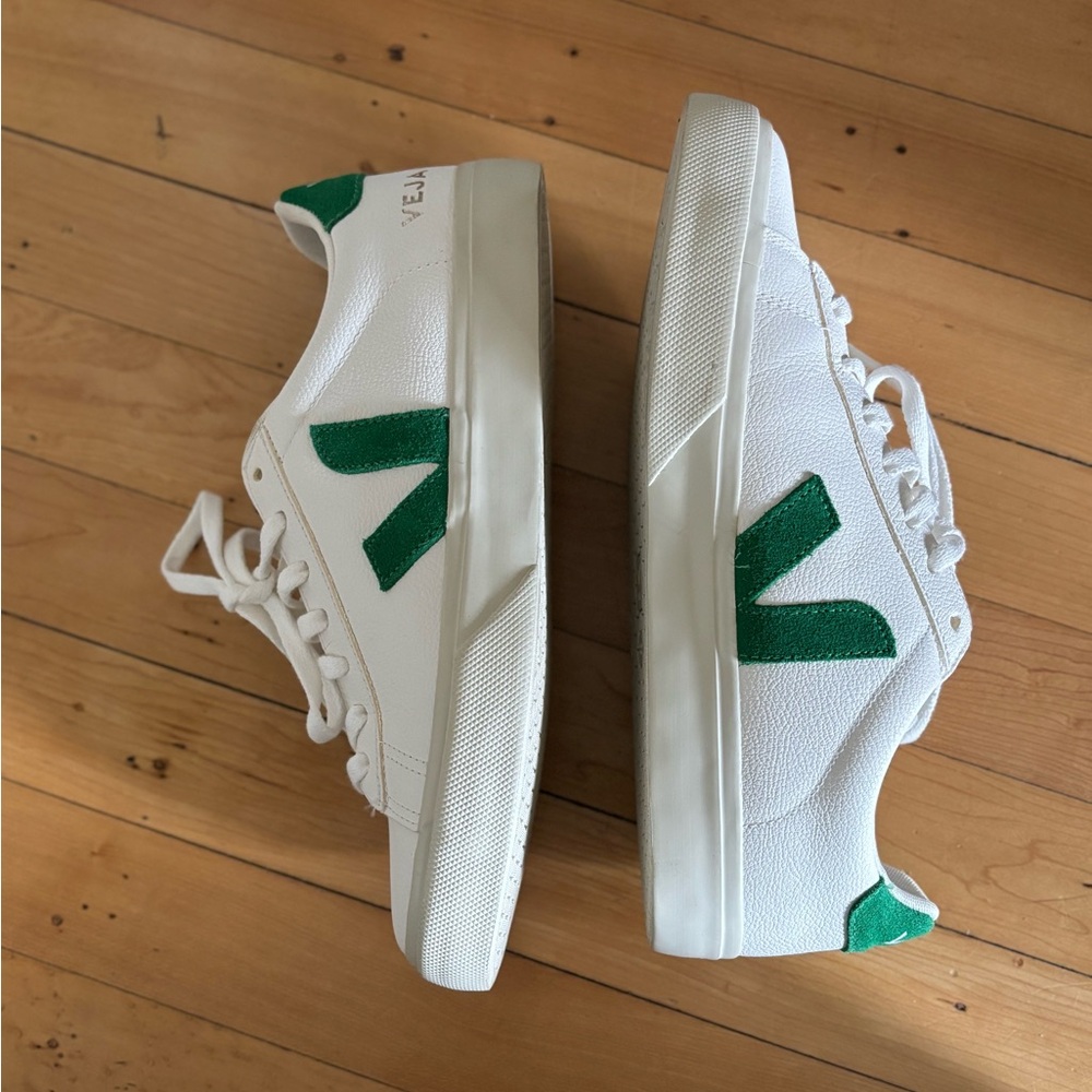 NWOT Veja White Leather Campo Sneakers with Green Suede Details. Sz 9. - Picture 2 of 5